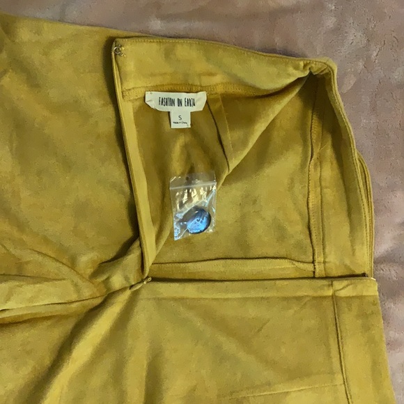 yellow size small skort - Picture 4 of 4